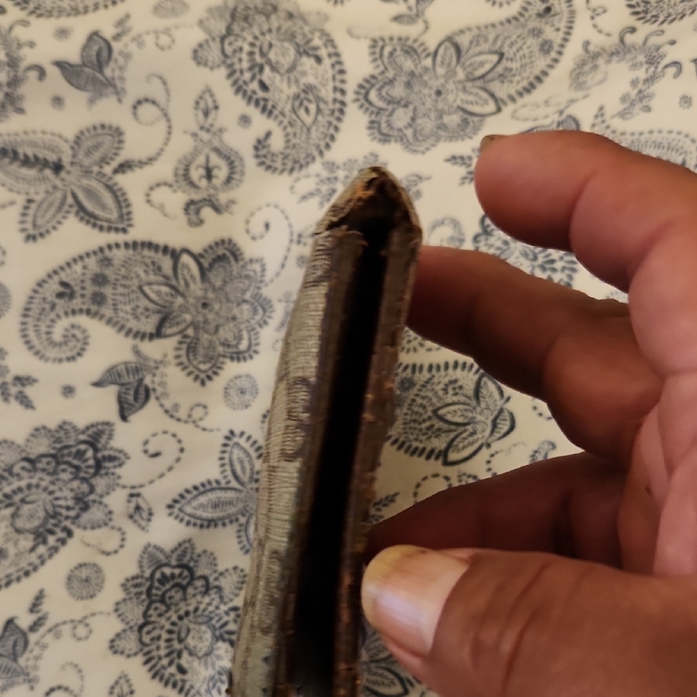 Gucci Beige and Dark Brown Monogram Wallet - Picture 2 of 6